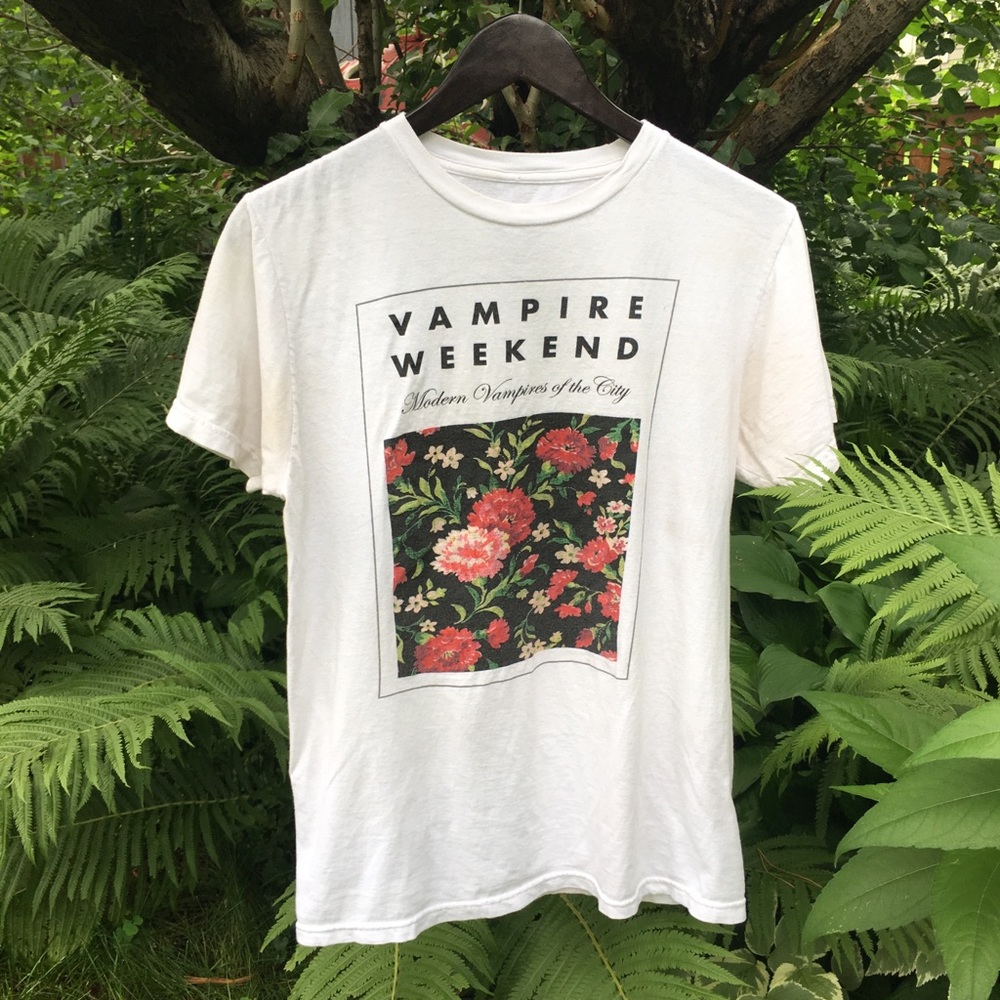 vampire weekend tee 🌱
